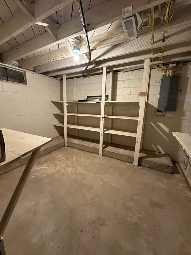 Building Photo - 4 Bedroom 2 Bathroom House - Middlebury