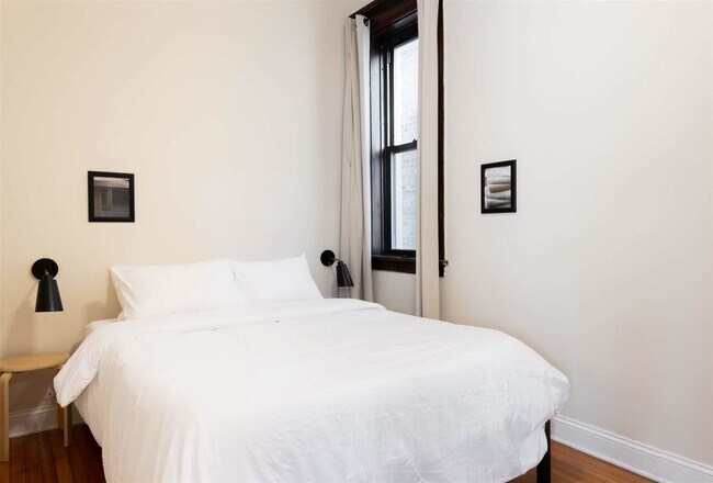 Building Photo - 1542 N Oakley Blvd