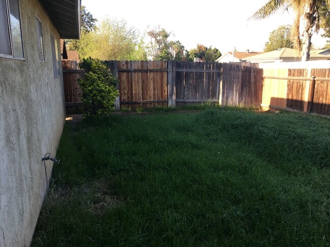 Building Photo - House