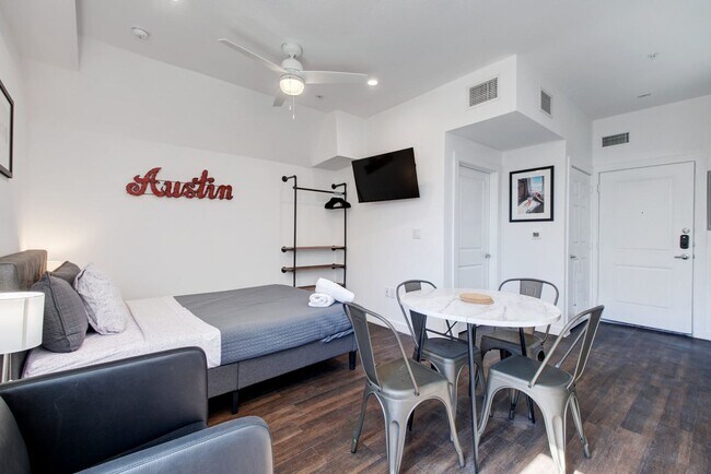 Building Photo - West Campus 2x1 @ Avia Apartments