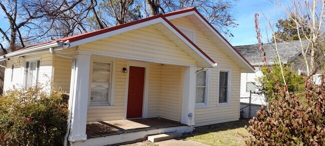 Building Photo - 2 Bedroom 1 bath bungalow in Red Bank TN