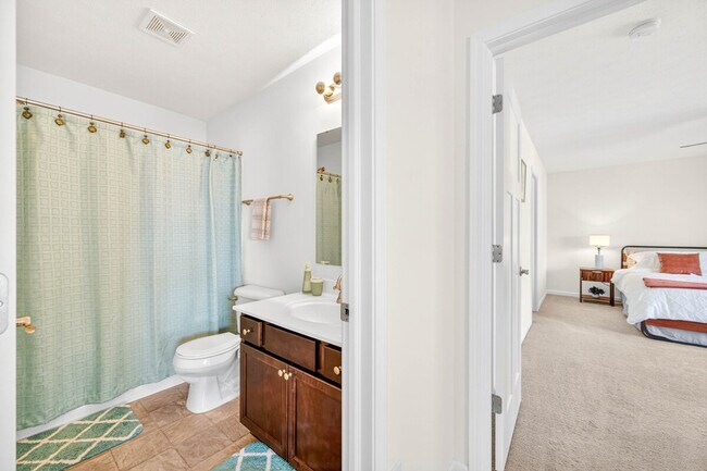 Building Photo - 4663 Bayview Dr