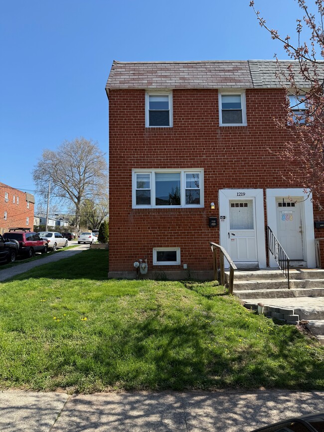 Primary Photo - 1219 Tyler St