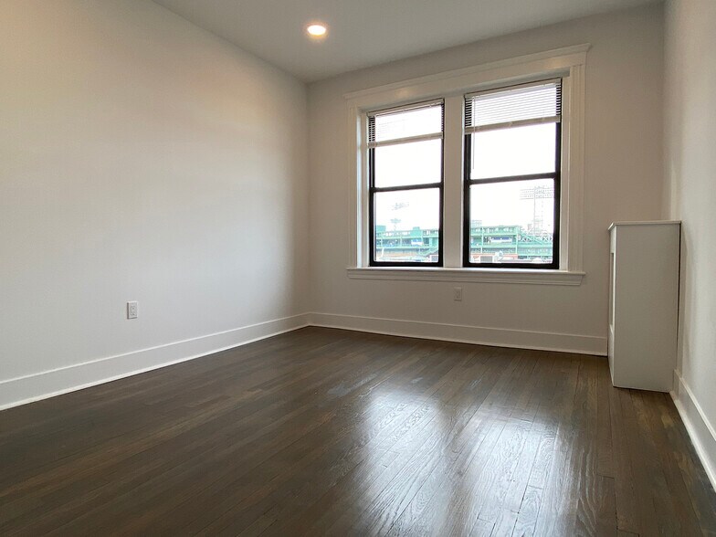 Building Photo - 29 Peterborough St