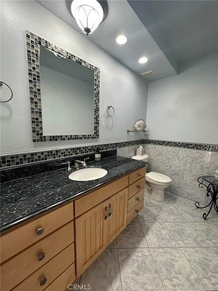 Building Photo - 676 Shepard St