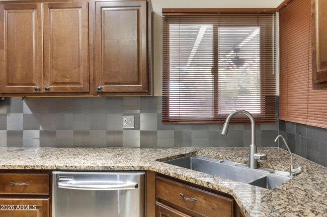 Building Photo - 1627 E Fremont Dr