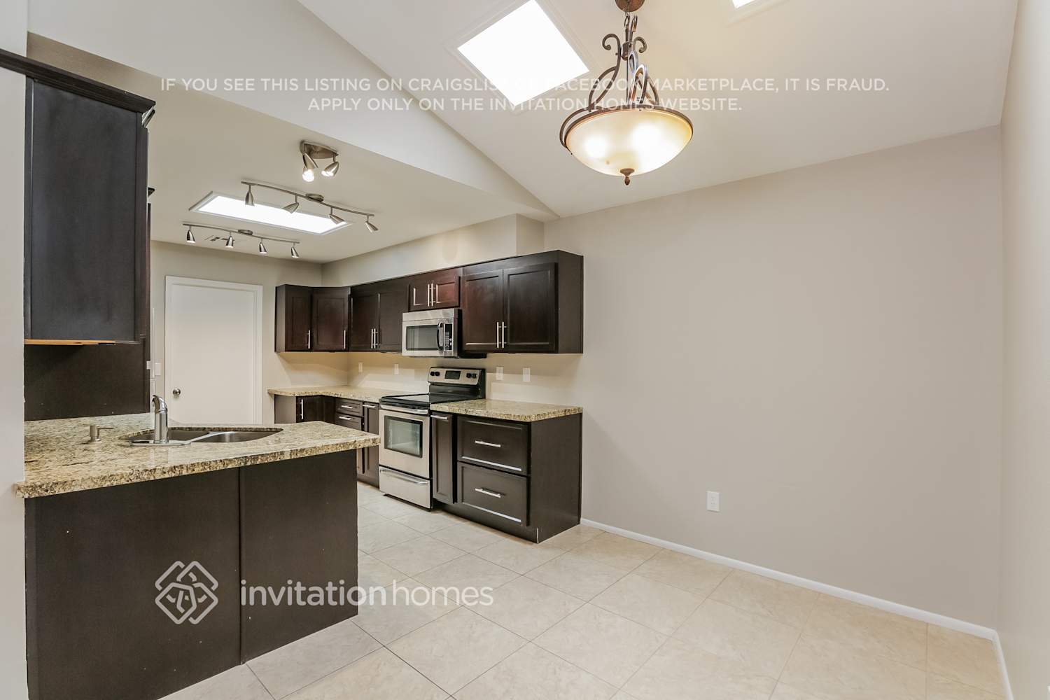 Building Photo - 4038 E Alta Mesa Ave
