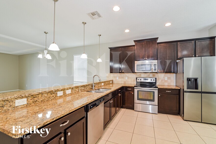 Building Photo - 607 Silverthorn Pl