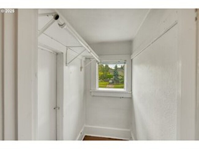 Building Photo - 1174000