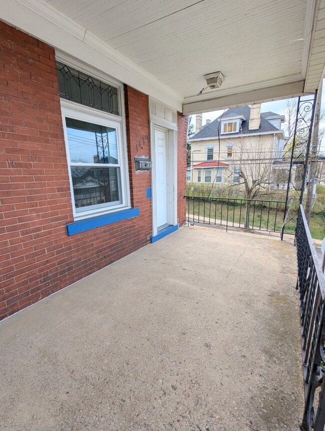 Building Photo - bee1429