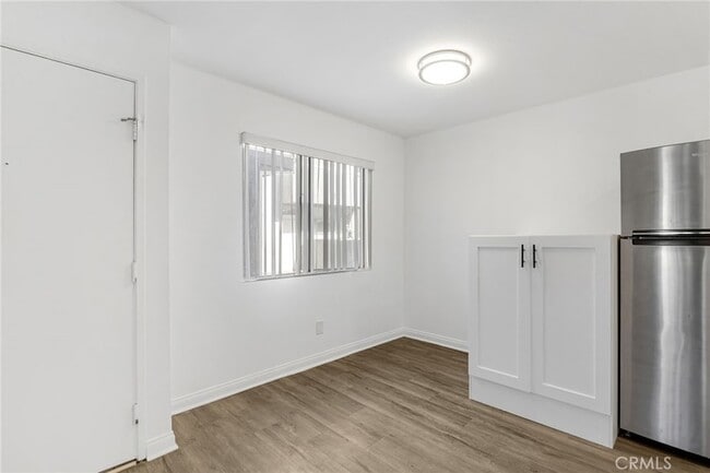 Building Photo - 4406 Cahuenga Blvd