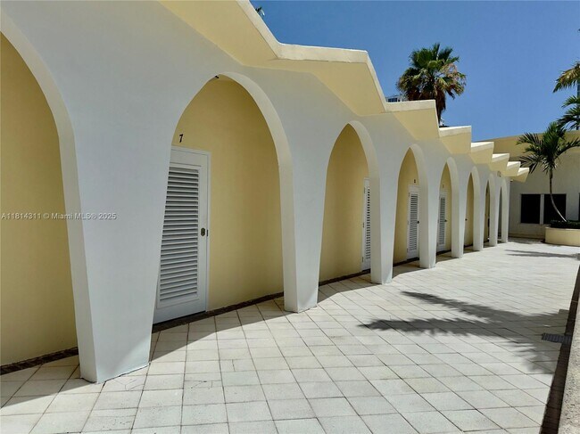 Building Photo - 5600 Collins Ave
