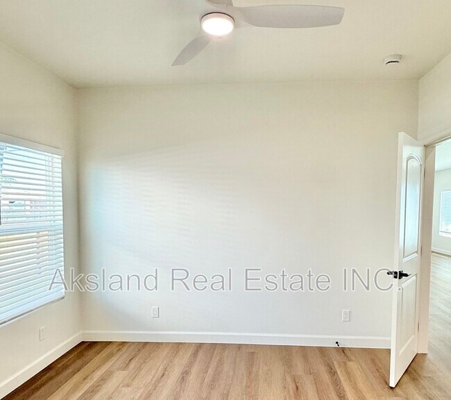 Building Photo - 4701 Elm St