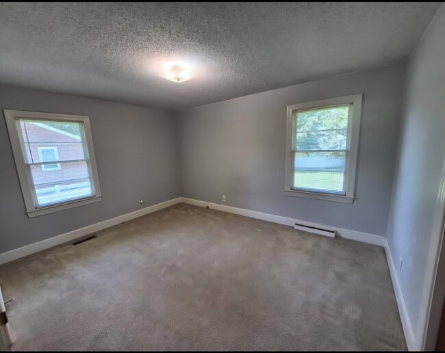 Building Photo - 207 Hooks Ave