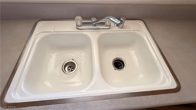 Building Photo - 5655 E Sahara Ave