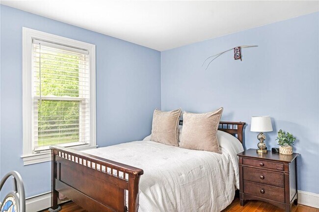 Building Photo - 33 Upland Way