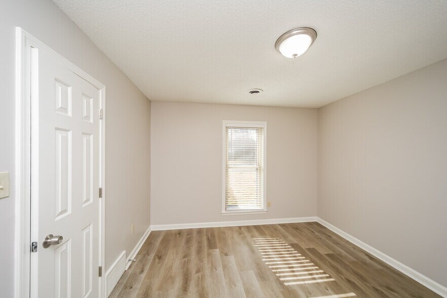 Building Photo - 7920 Wentworth Dr