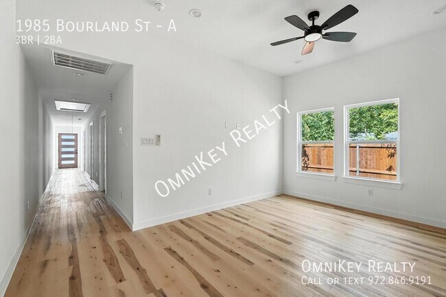 Building Photo - 1985 Bourland St