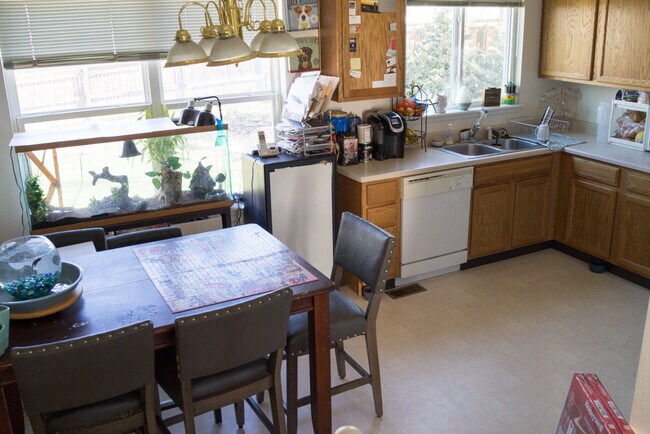 Building Photo - Evolve Real Estate: Fantastic Home with La...