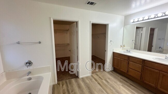 Building Photo - 8431 Newburgh St