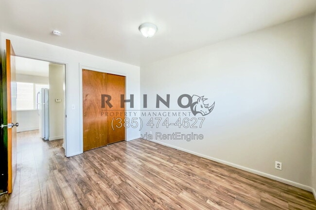 Building Photo - 3907 1040 E