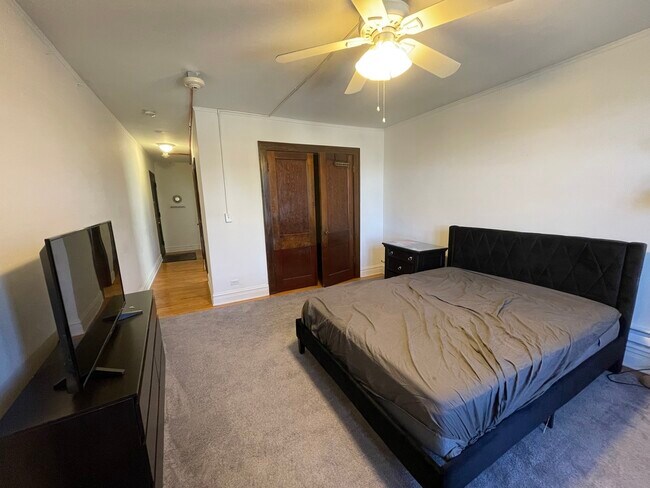 Building Photo - 28W573 Stafford Pl