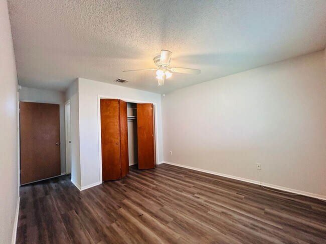 Building Photo - 416 Greenlawn Blvd