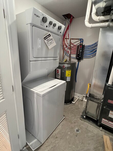 Building Photo - 5128 Spruce St