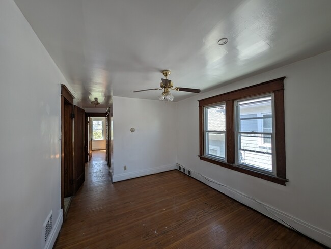 Building Photo - 507 Lisbon Ave