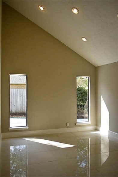 Building Photo - 2127 Manor Green Dr