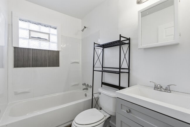 Building Photo - 9614 Schaefer Hwy