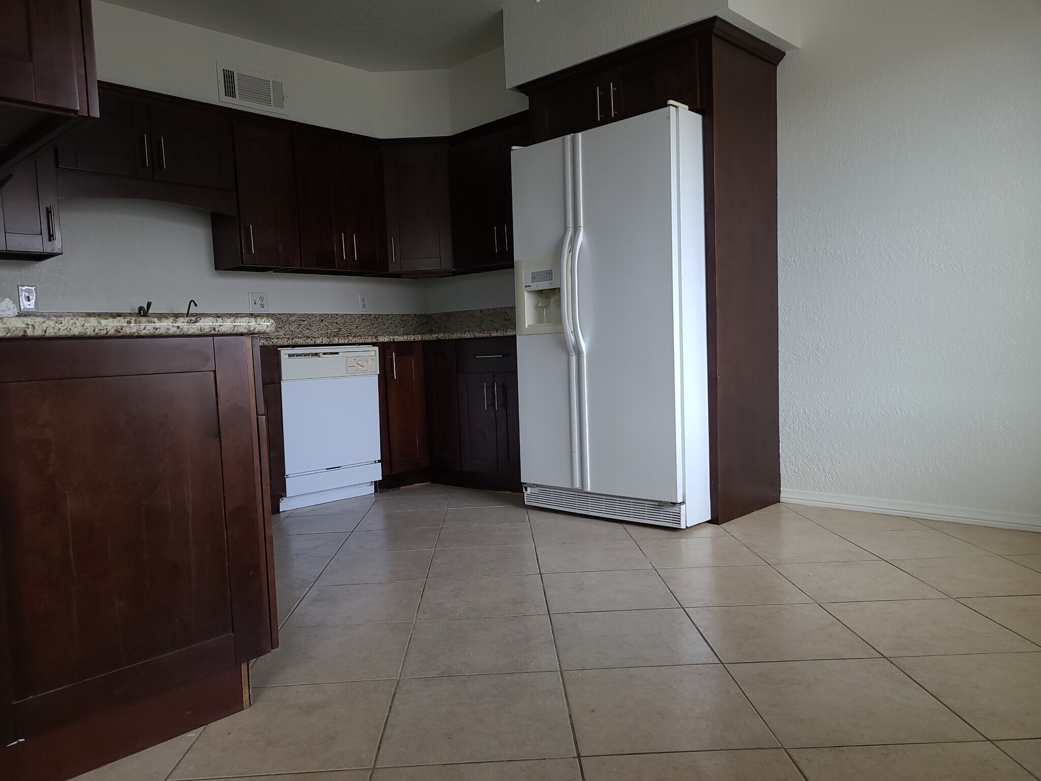 Building Photo - 261 Cottonwood Dr
