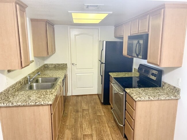 Building Photo - Rancho Bernardo 1 Bedroom Condo For Lease ...