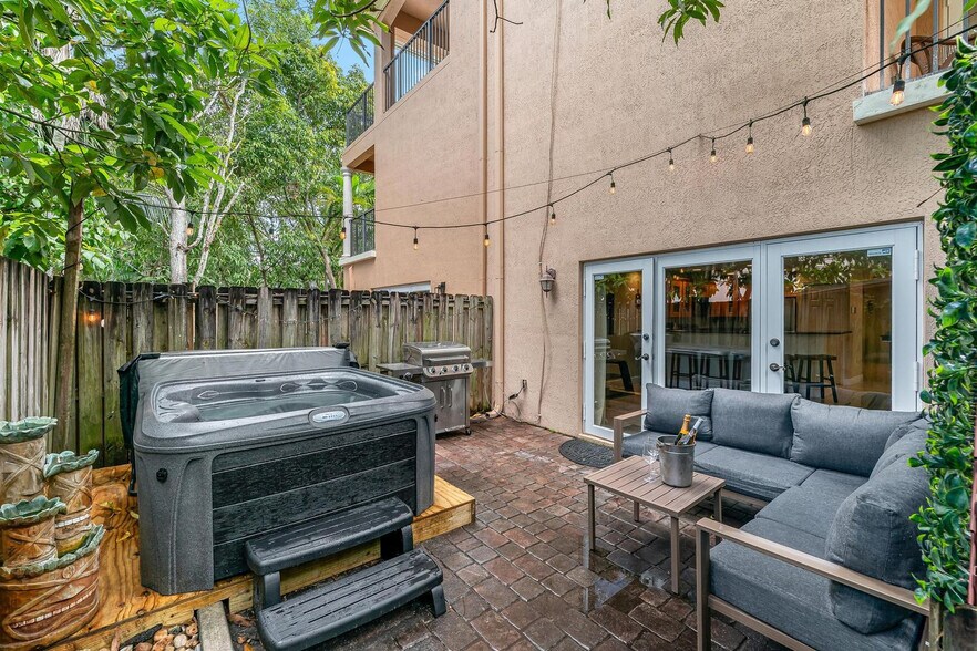 Building Photo - 1721 SW 23rd St