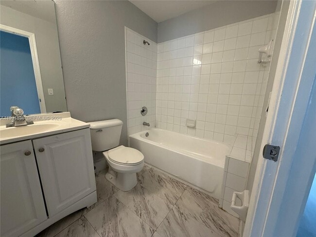 Building Photo - 1586 SE 27th Ct