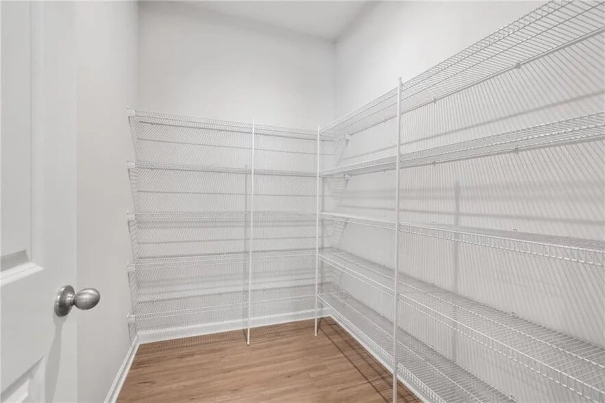 Building Photo - Room in House on Riverwood Dr