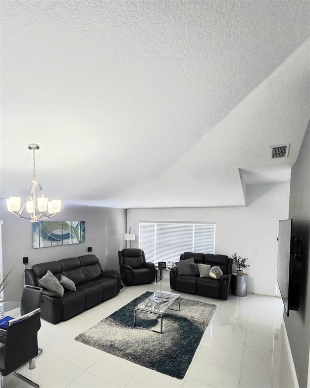 Building Photo - 2823 Maguire Dr