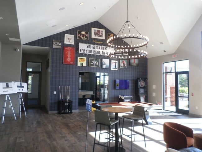 Building Photo - 6935 70th Ct