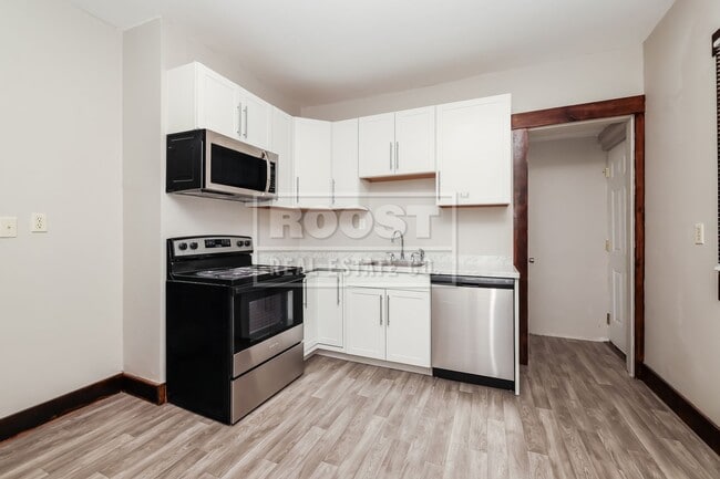 Building Photo - Three Bedroom Two Bath Single Family Home!