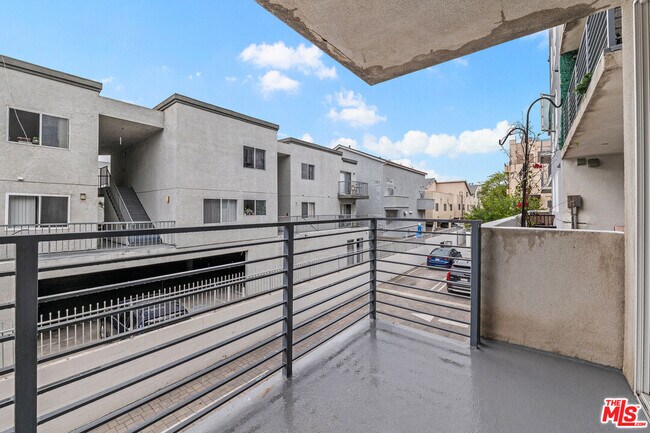 Building Photo - 5229 Willowcrest Ave