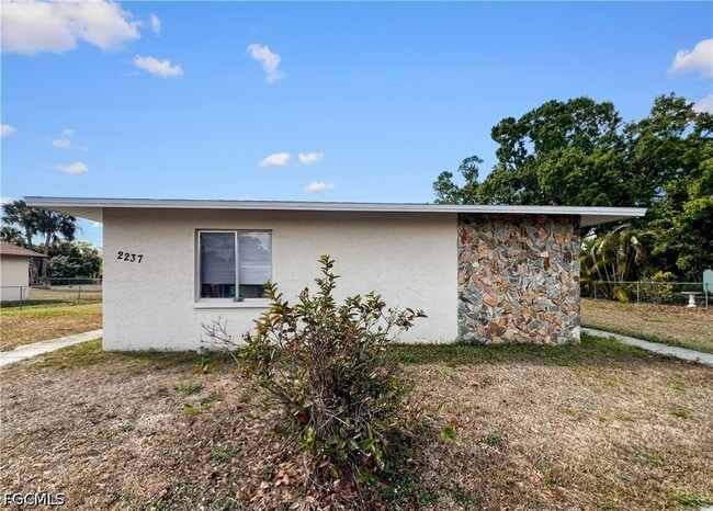 Building Photo - 2239 Iris Way