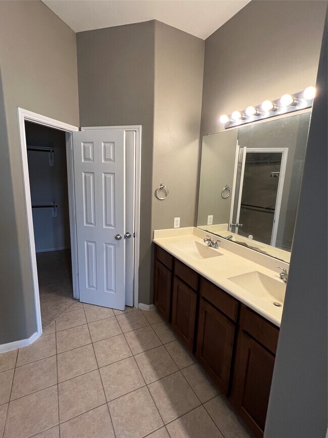 Building Photo - 23623 Plantation Pines Ln