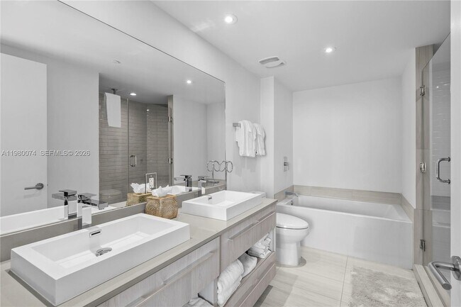 Building Photo - 4010 S Ocean Dr