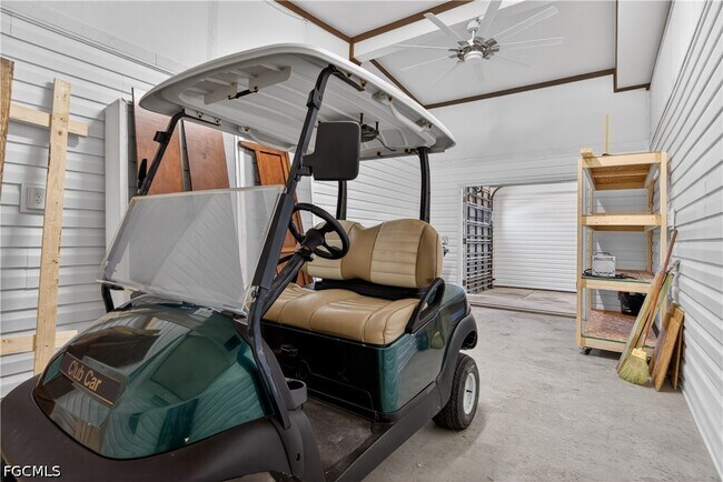 Building Photo - 3864 Royal Palm Dr