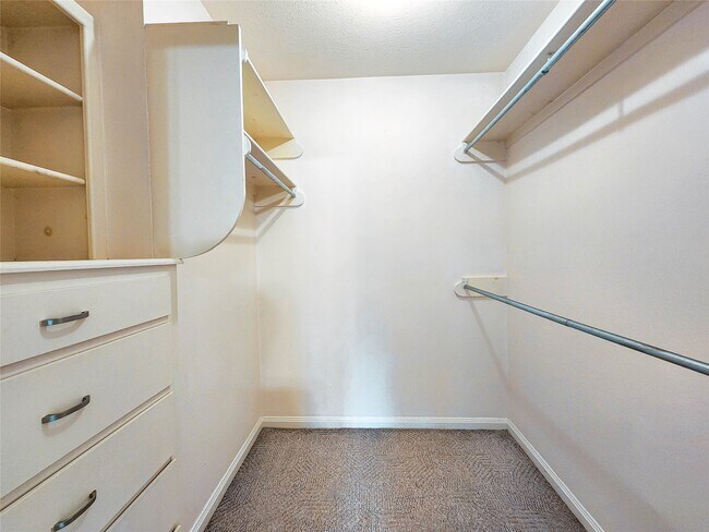 Building Photo - 12 Kings Row