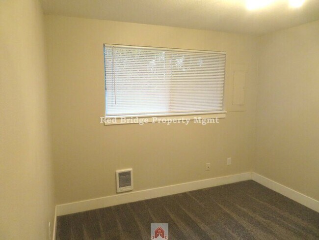 Building Photo - 4580 SW 196th Ave