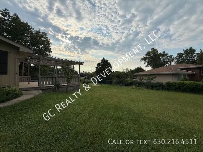 Building Photo - 27W181 Jewell Rd