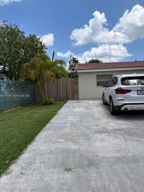 Building Photo - 3245 SW 82nd Ave