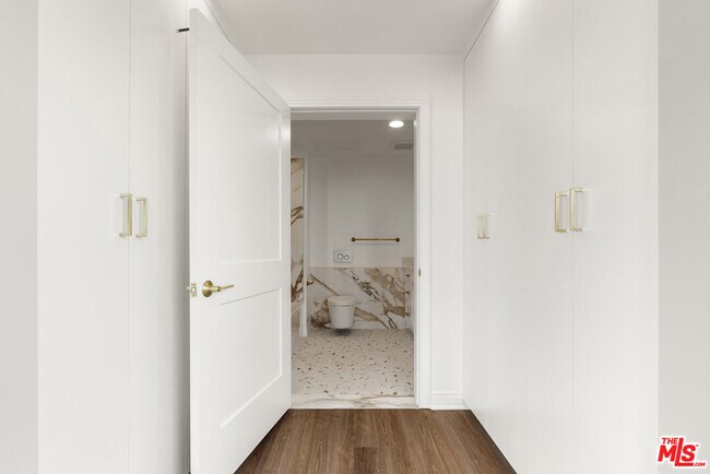 Building Photo - 7428 Santa Monica Blvd