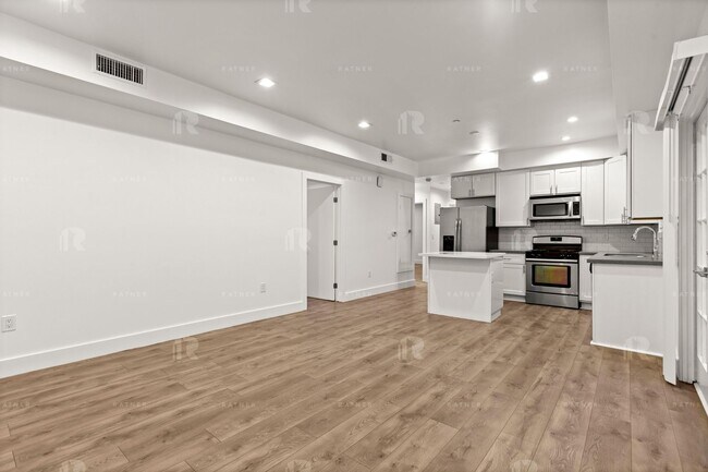Building Photo - (Arely:B) 1209-1211 N. Beachwood Drive